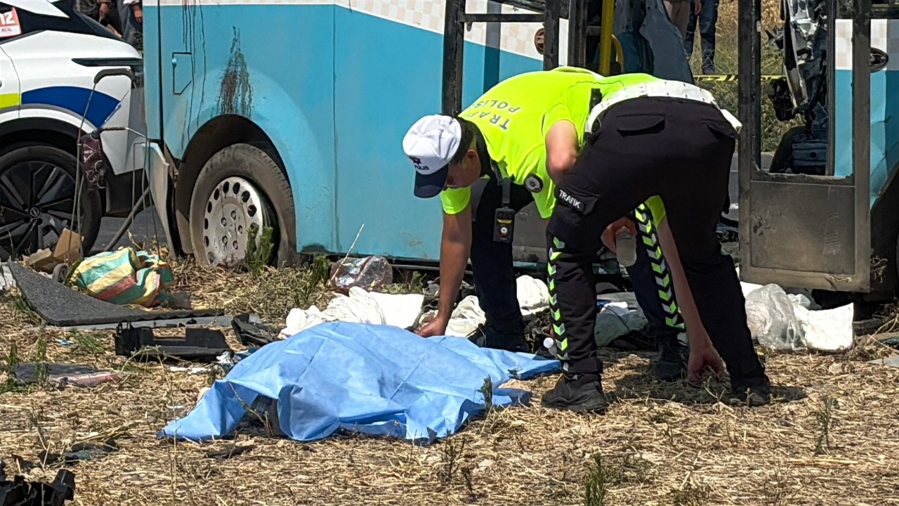 Manisa’da yürek yakan kaza! 1 can kaybı, 4’ü ağır 11 yaralı