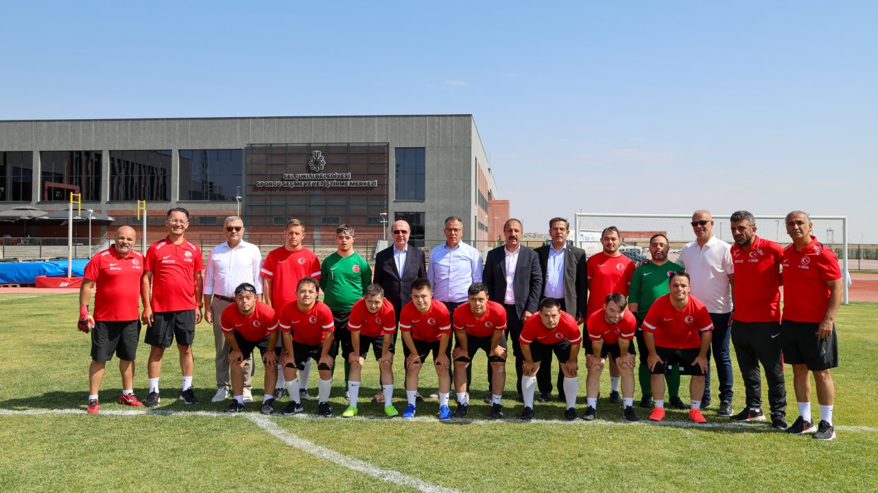 Down Sendromlu Futsal Milli Takımı Konya'dan ABD'ye uçtu