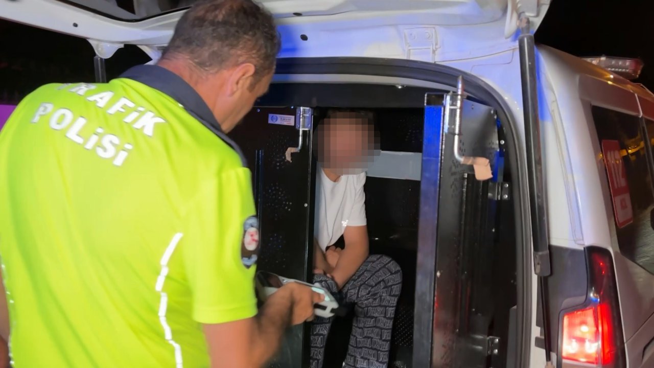 Sürücü alkollü, araba hacizli! Kaza yaptı, polisten kaçtı