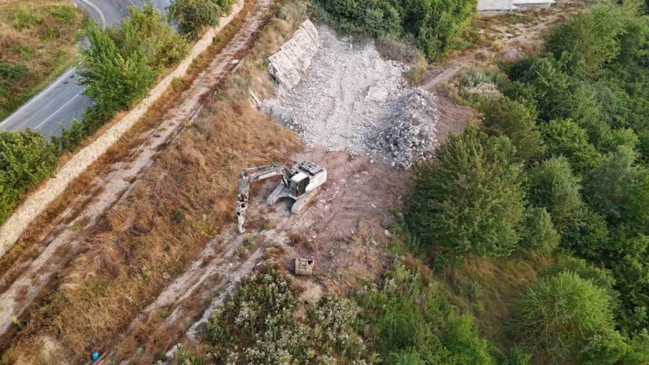 Kartalkaya’da 78 kişiye mezar olan otel yıkıldı