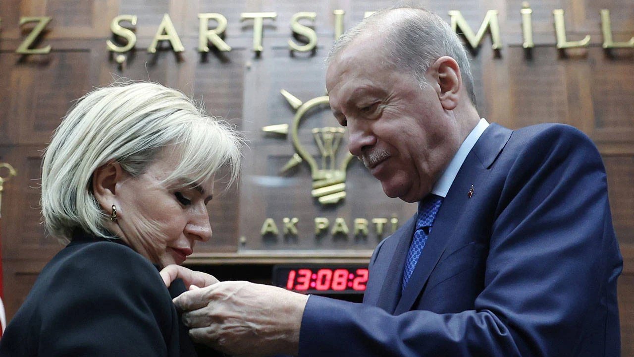 Nimet Özdemir AK Parti’deki yeni dönemini böyle duyurdu