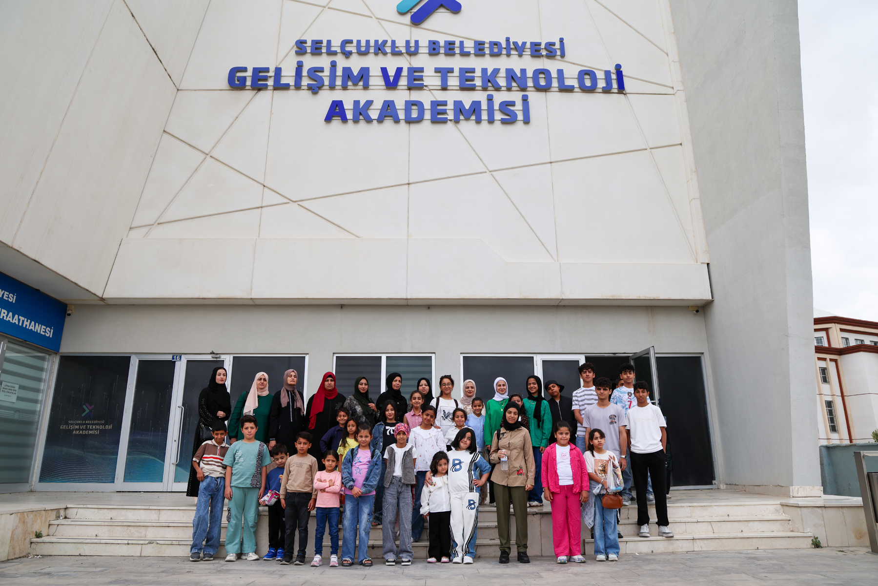 Filistinli öğrenciler ve aileleri Selçuklu Belediyesi'ndeki akademinin konukları oldu