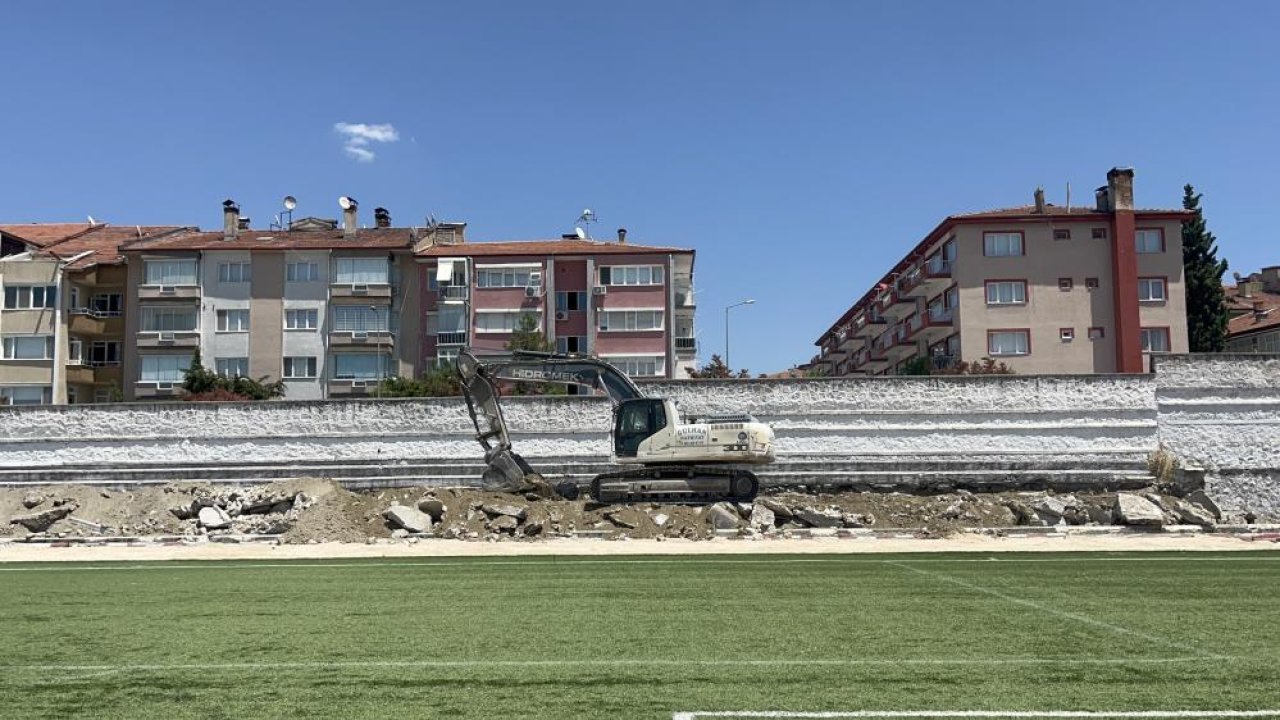 Türkiye'nin 71 yıllık stadyumu yıkılıyor