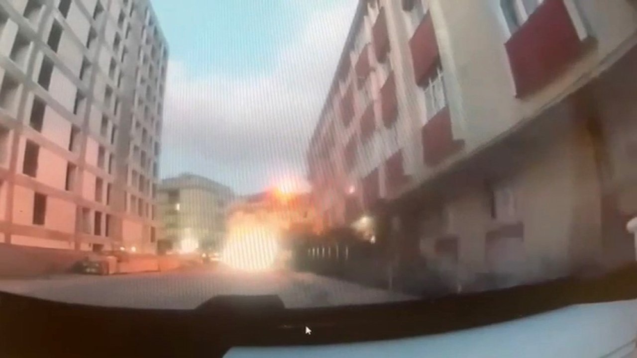 Bahçelievler’de binanın çökme anı kamerada