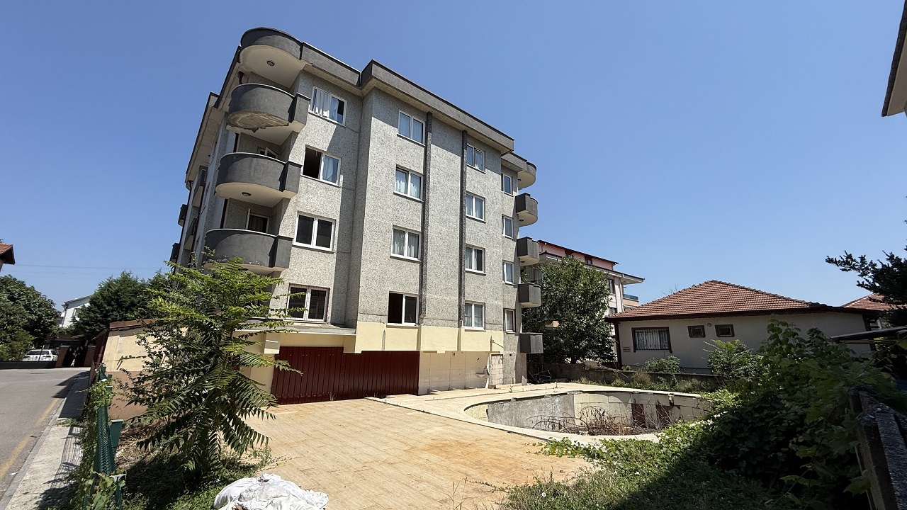 Herkes bezgin! Yıkılmadı, fuhuş oteli oldu