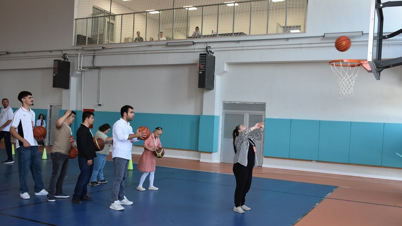 Konya'da özel gereksinimli öğrenciler yaz okulunda eğlenerek öğreniyor