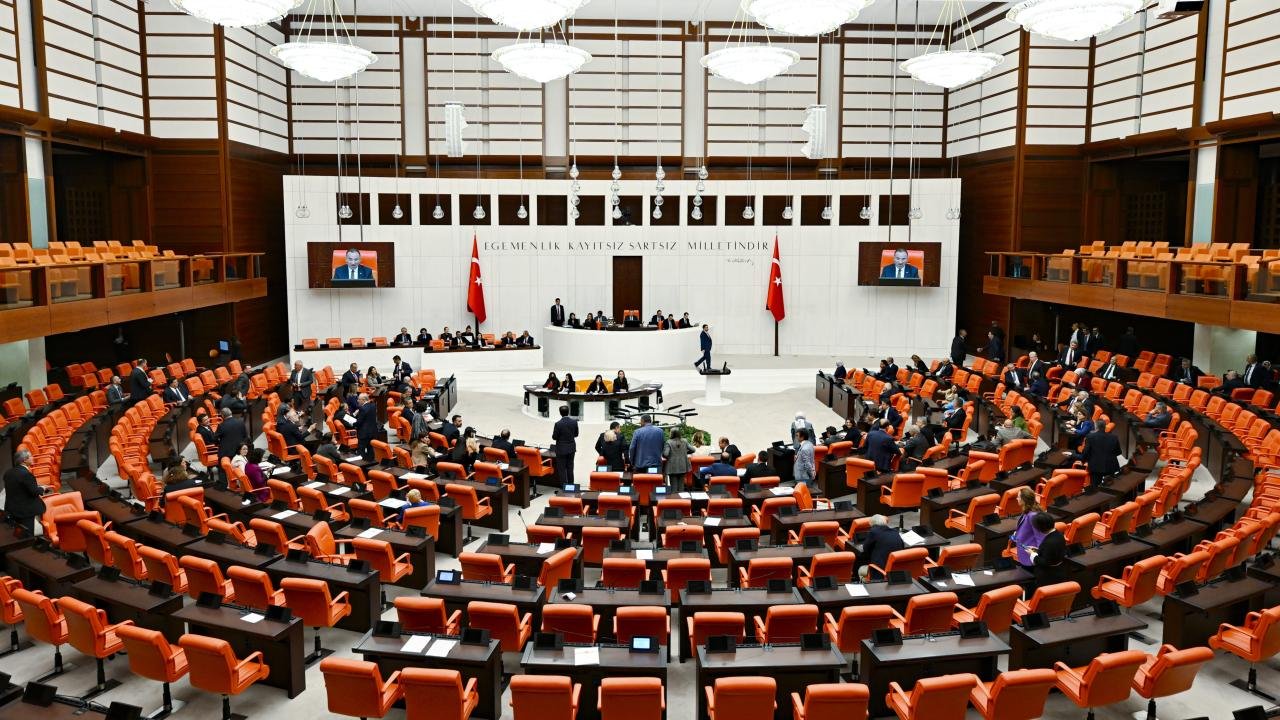 Çerçeve yasa Meclis’te görüşülürken Öcalan’dan olay fotoğraf! İlk kez paylaşıldı