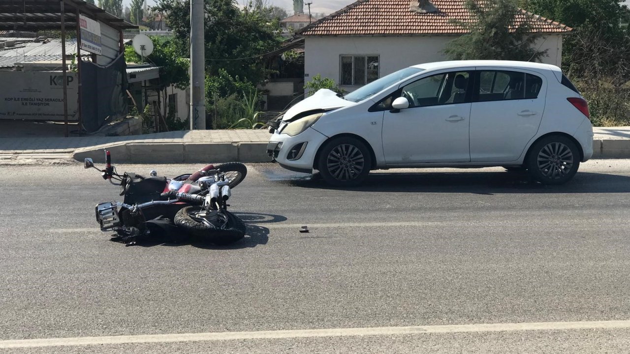 Konya'da motosikletliye otomobil çarptı!