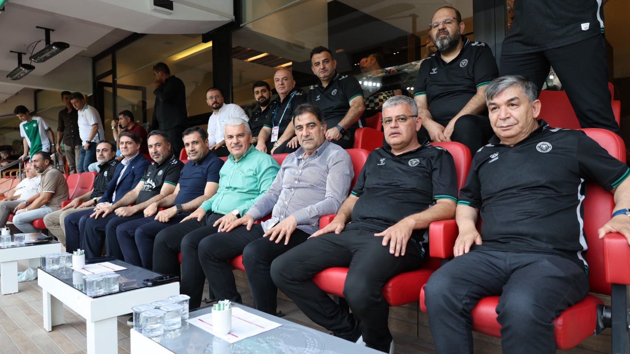 Konyaspor Çaykurspor maçına protokolden yoğun ilgi