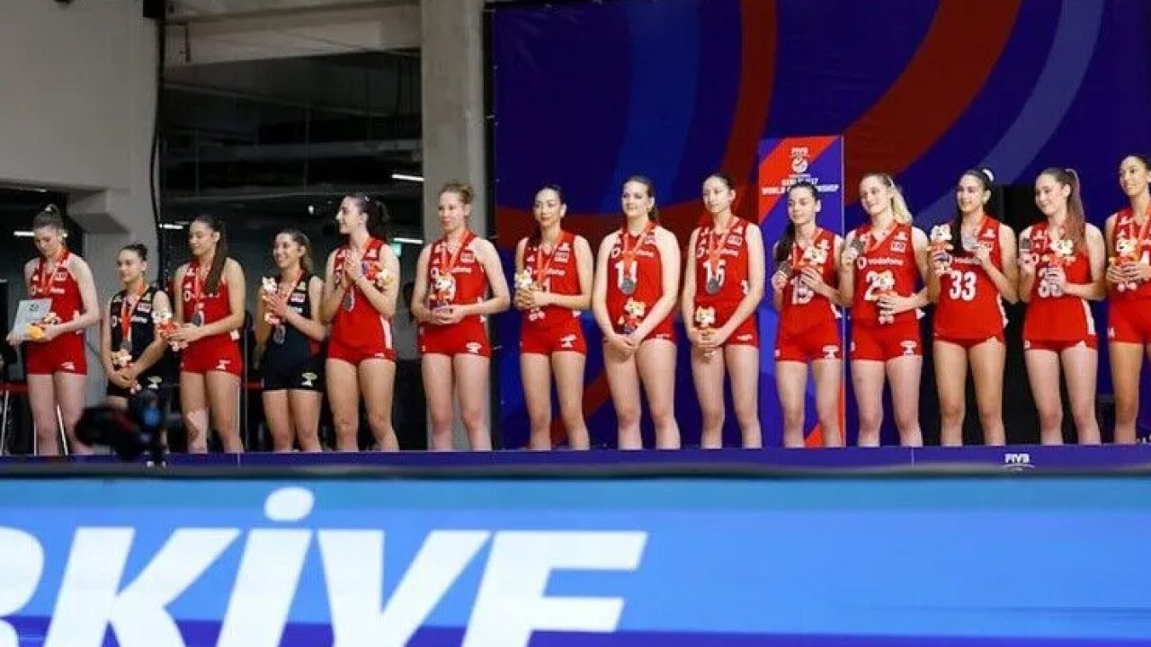 Genç voleybolcular dünya ikincisi oldu