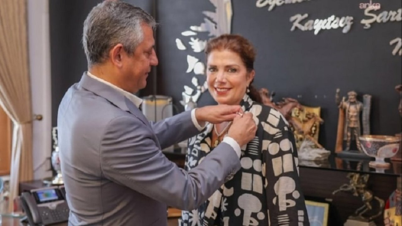 Bakan eşi YENİ Partili oldu
