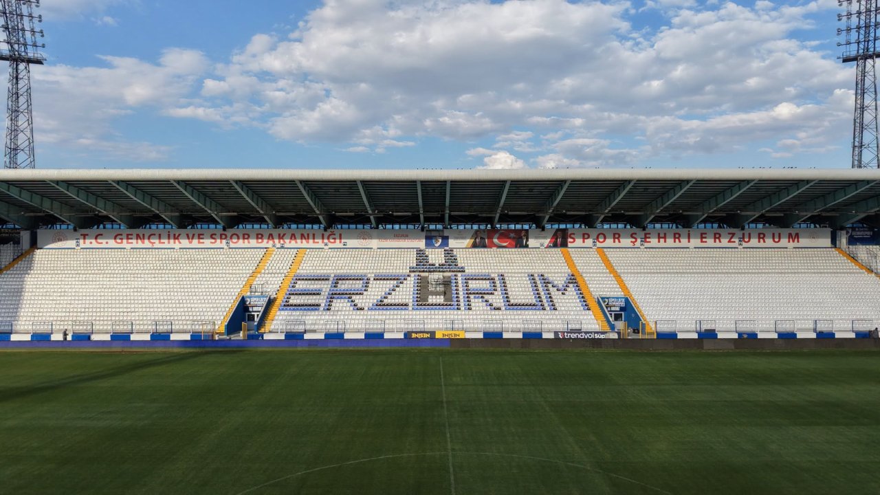 Erzurum Stadyumu depremden sonra kapılarını açıyor
