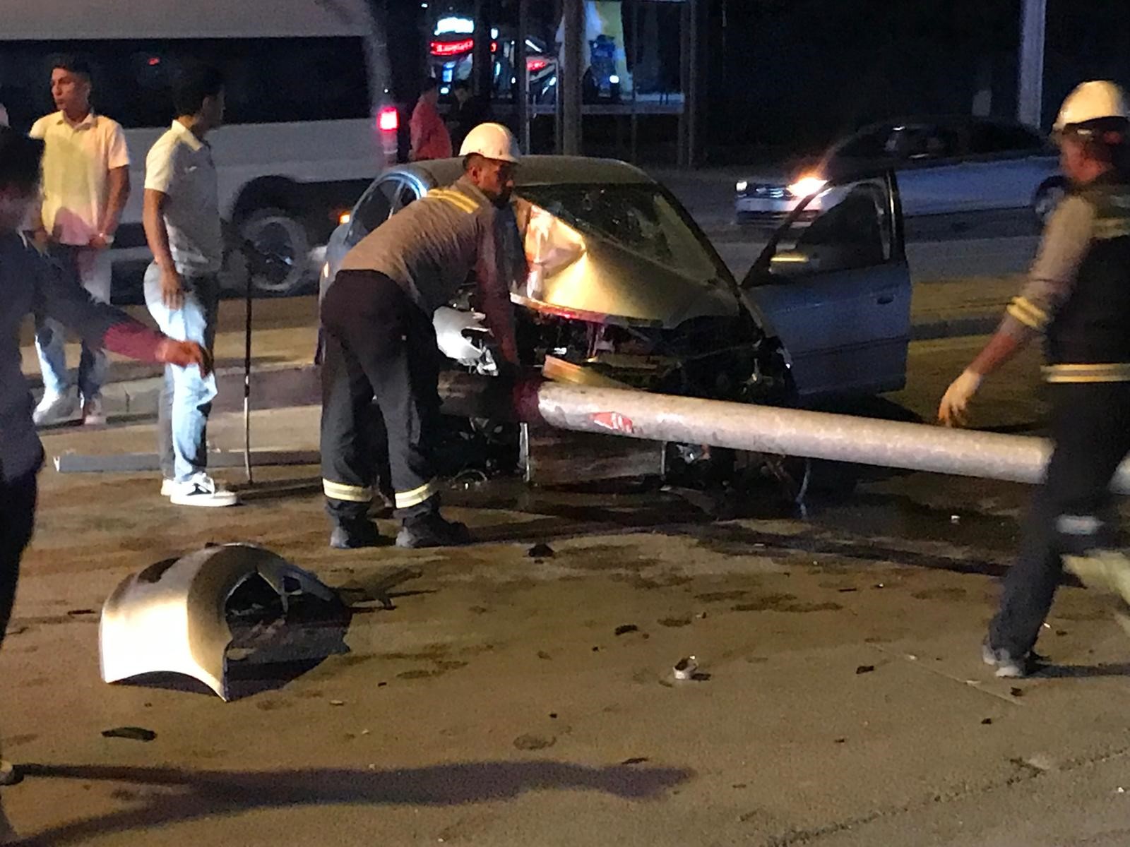 Konya'nın ilçesinde kaza! Direği devirdi, pert oldu