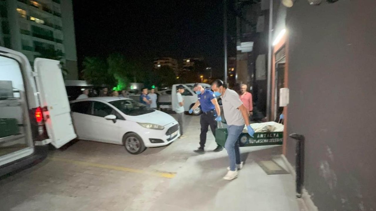 Komşuları kokudan şüphelendi! 72 yaşındaki adamın evinden acı gerçek çıktı
