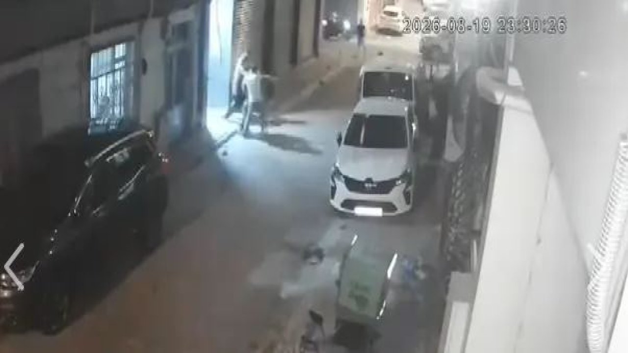 Kadına şiddeti engellemek isteyen polisleri bıçakladılar: Çok sayıda tutuklama var