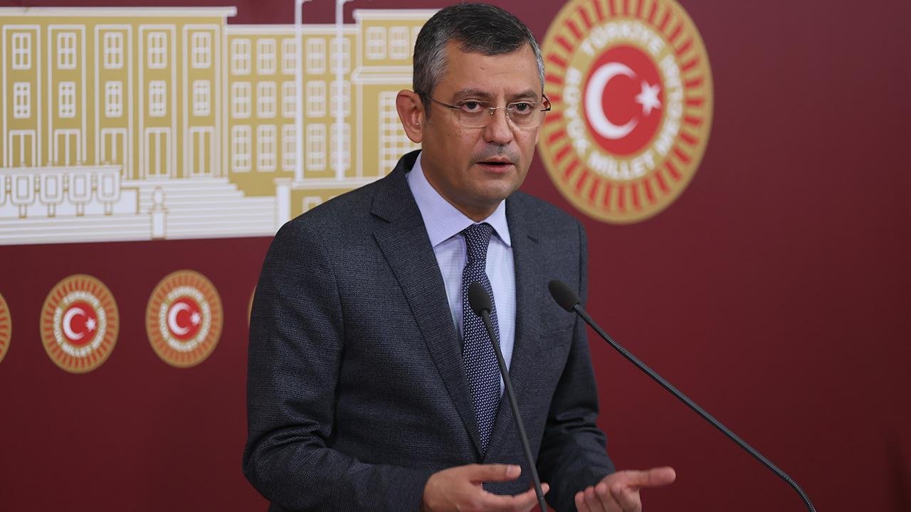 Yeni Parti Genel Başkanı Özgür Özel vatandaşı azarladı