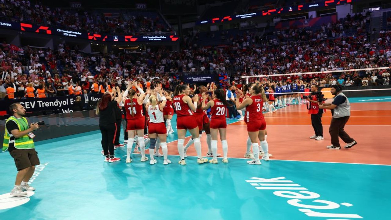 Sultan gibi sultan! A Milli Kadın Voleybol Takımı çeyrek finalde...