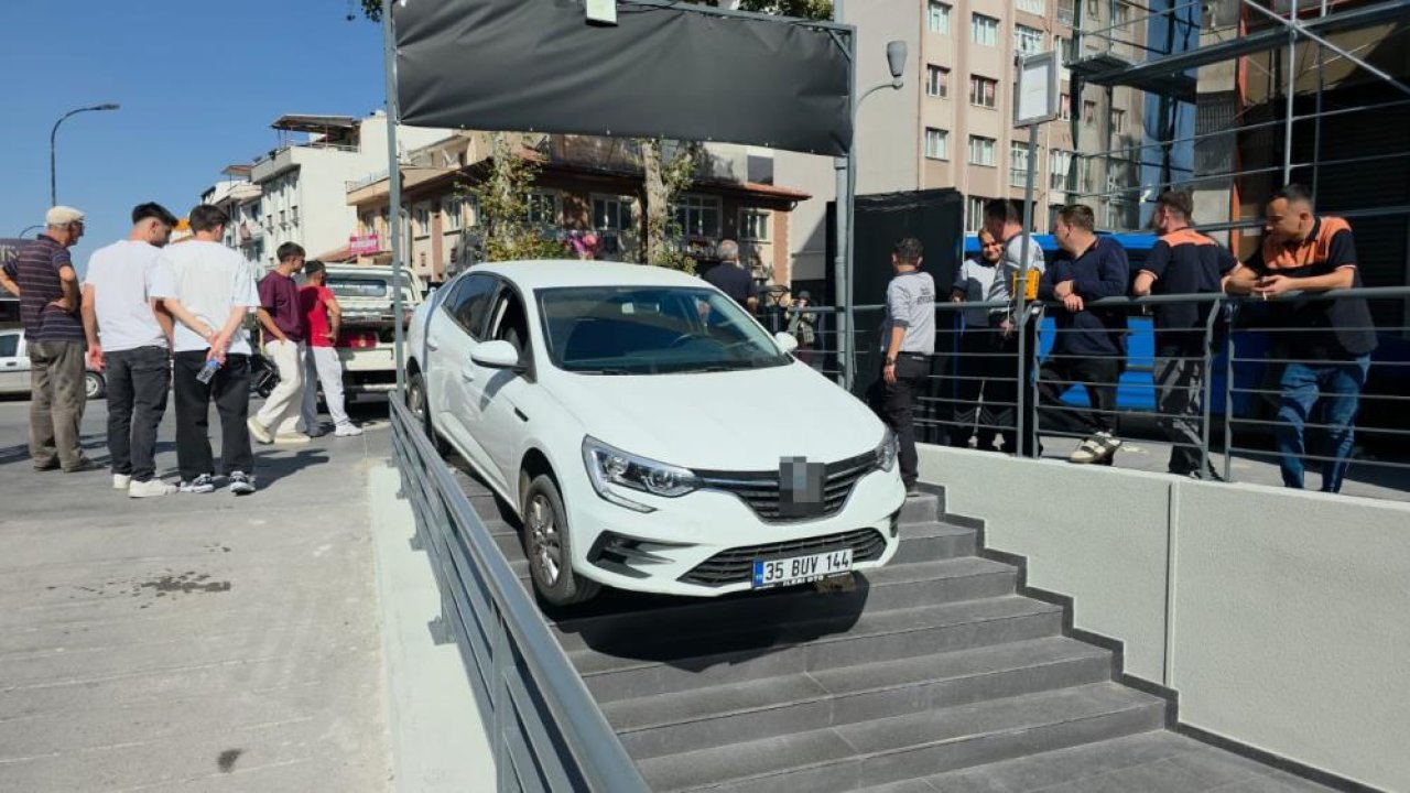 Kütahya’da gören bir daha baktı! Otomobil bakın nerede asılı kaldı