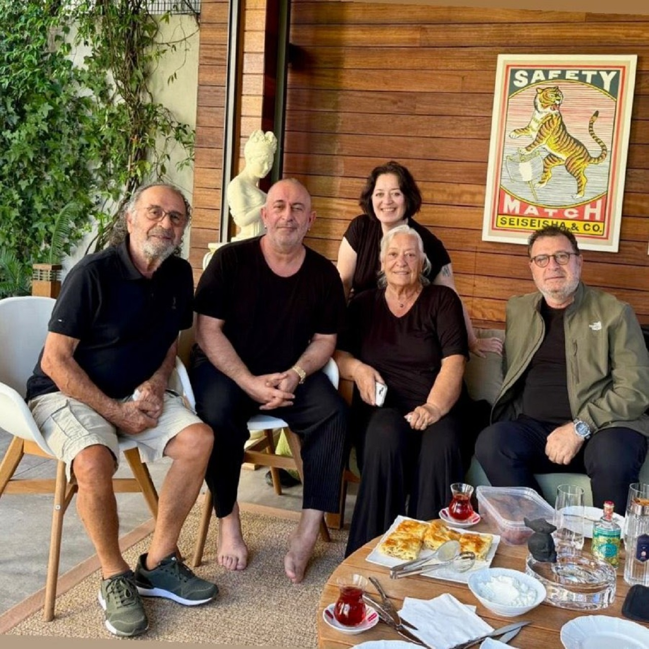Cem Yılmaz taburcu oldu!
