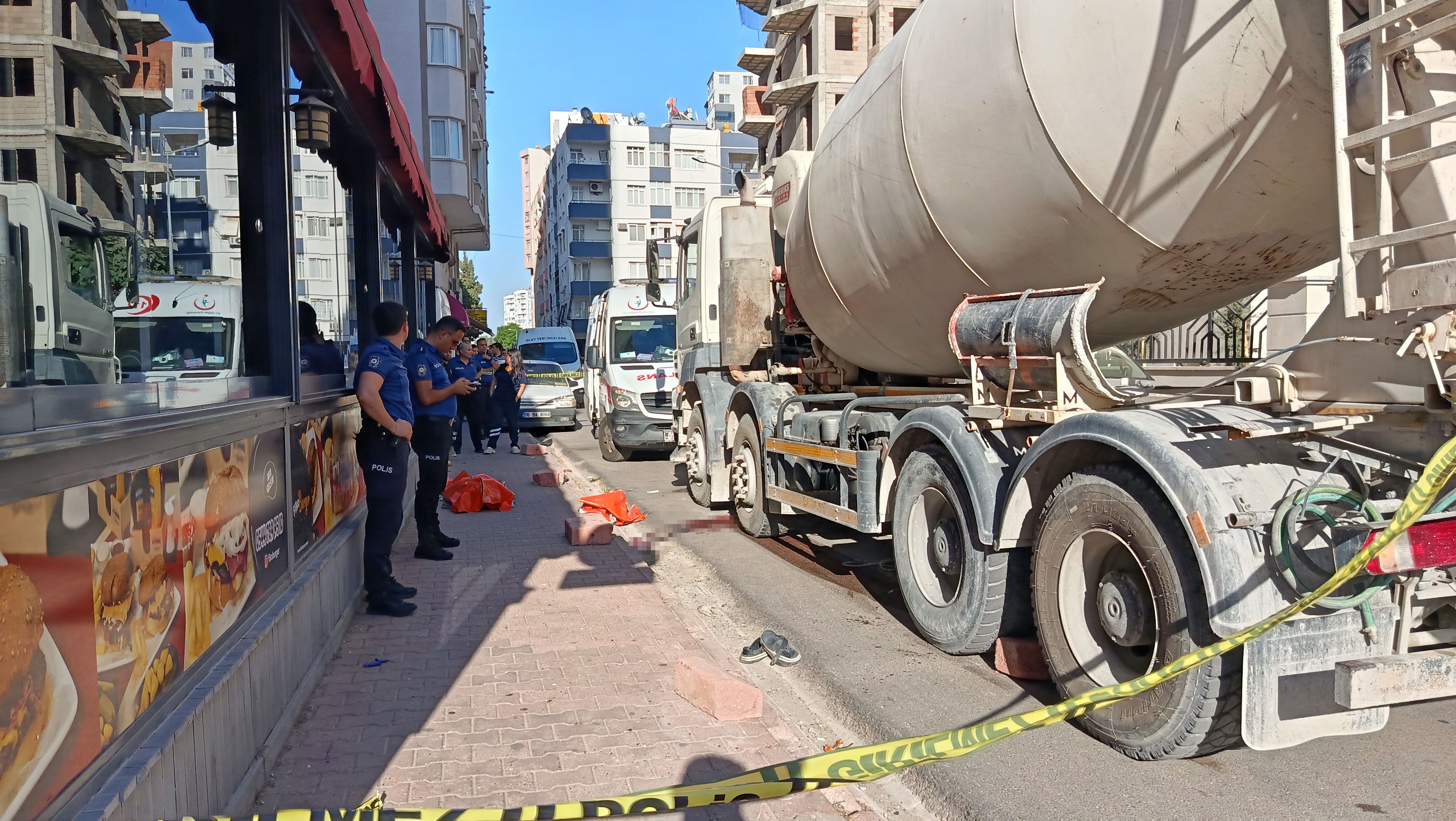 Beton mikseri yayayı ezdi!