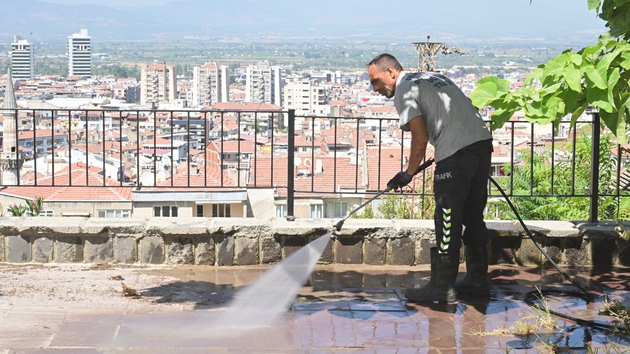 Manisa’da çeyrek asra bedel temizlik harekatı