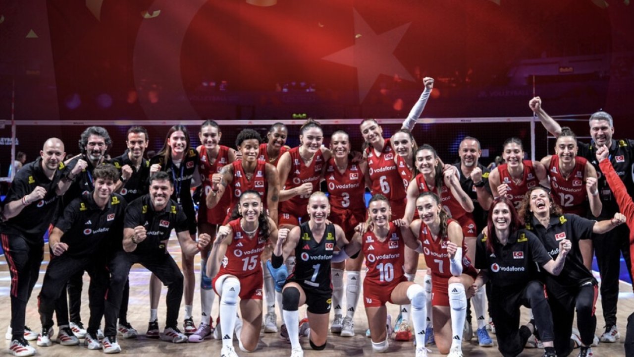 A Milli Kadın Voleybol Takımı İtalya’yı devirdi şampiyon oldu