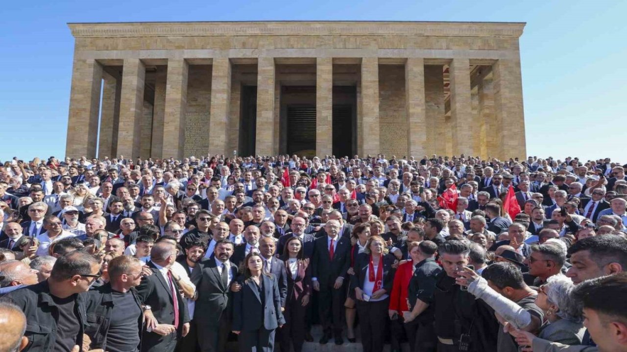 Kılıçdaroğlu’nun Anıtkabir ziyareti dikkat çekti!