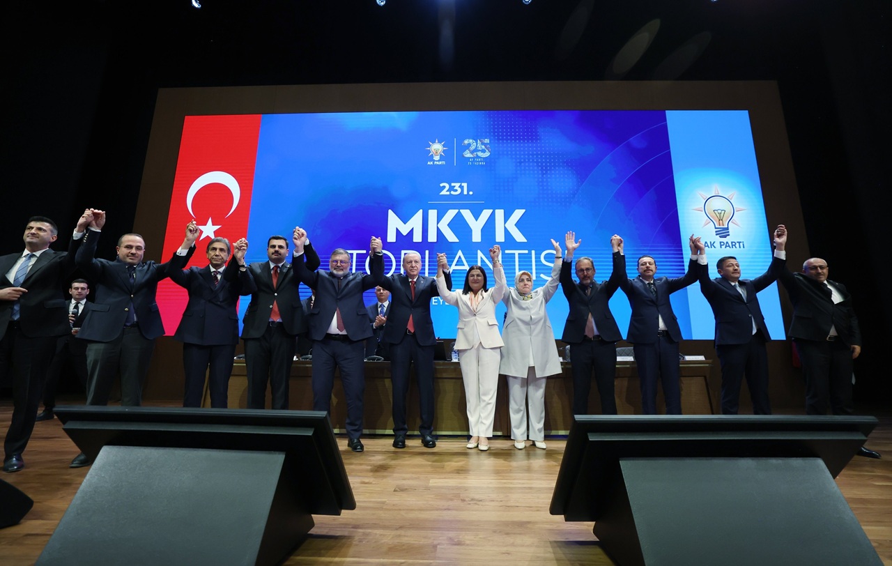 4 Belediye başkanı AKP'ye katıldı!