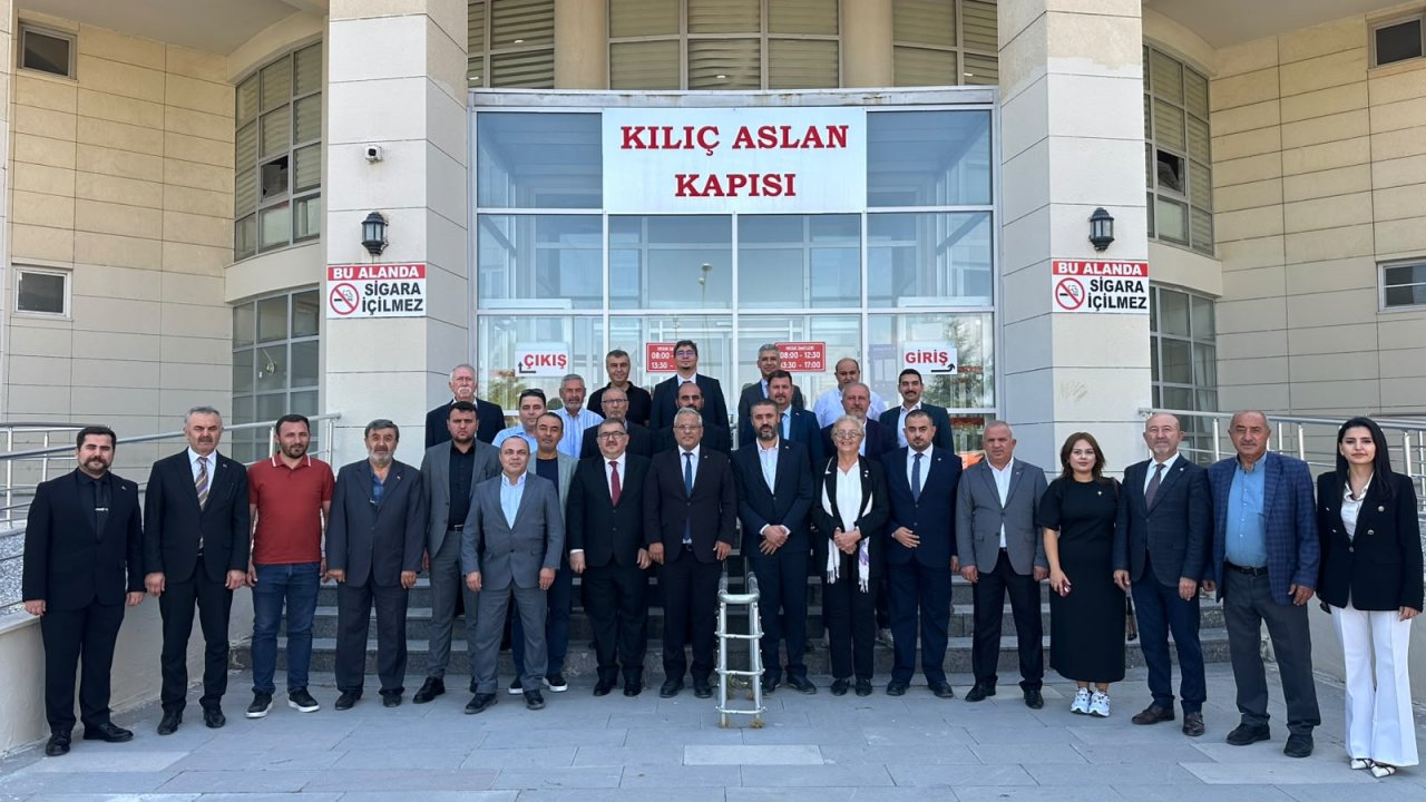 MHP Konya İl Başkanlığı yönetimi mazbatasını aldı