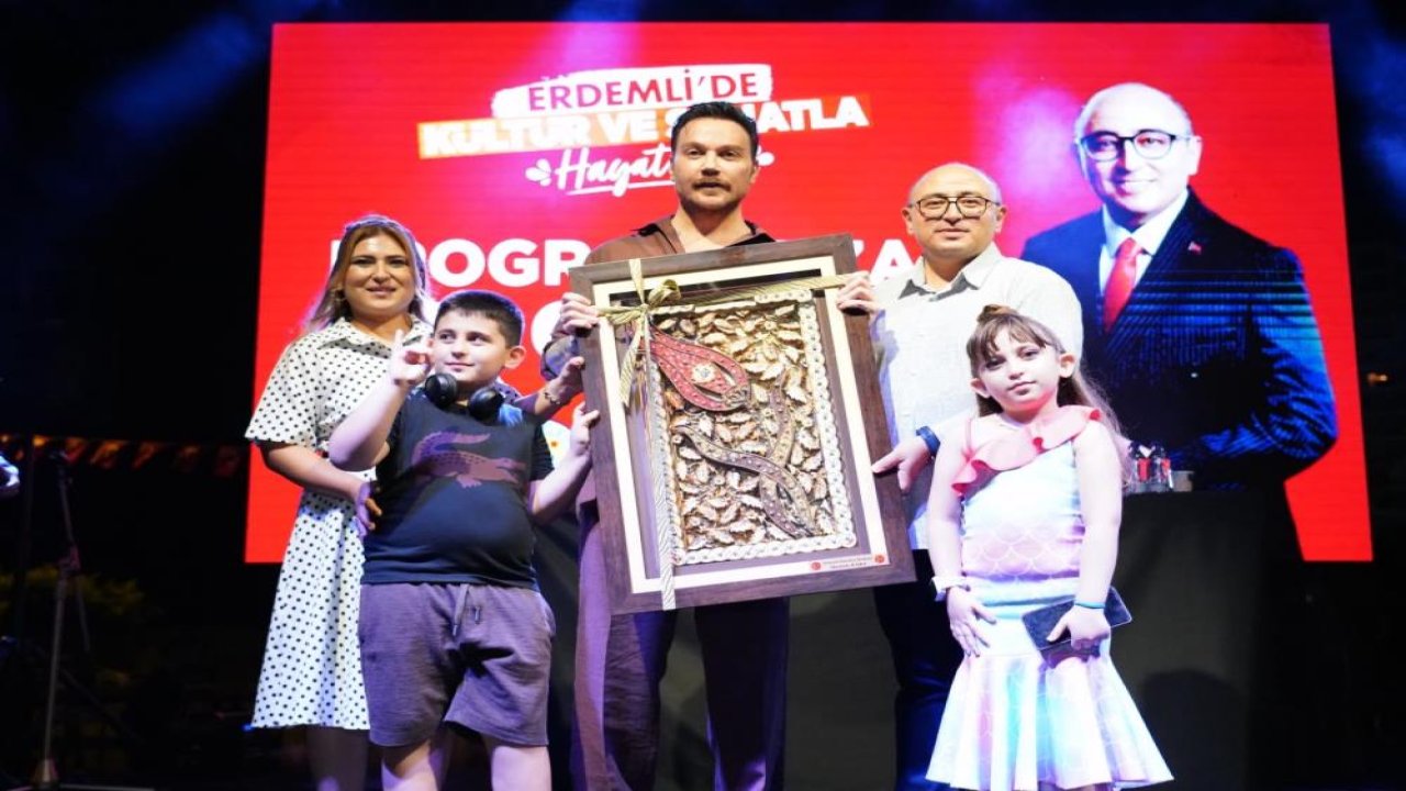 Sinan Akçıl Mersin Erdemli'de sahne aldı
