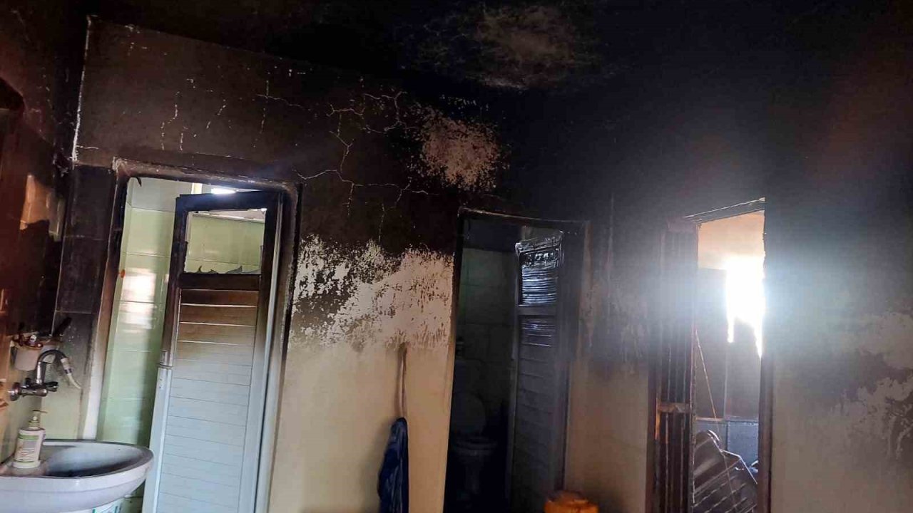 Ev alevlere teslim oldu! Isparta’da 1 kişi dumandan etkilendi
