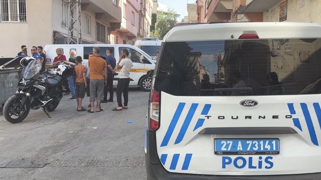 Son dakika! Bir kişi sokakta katliam yaptı
