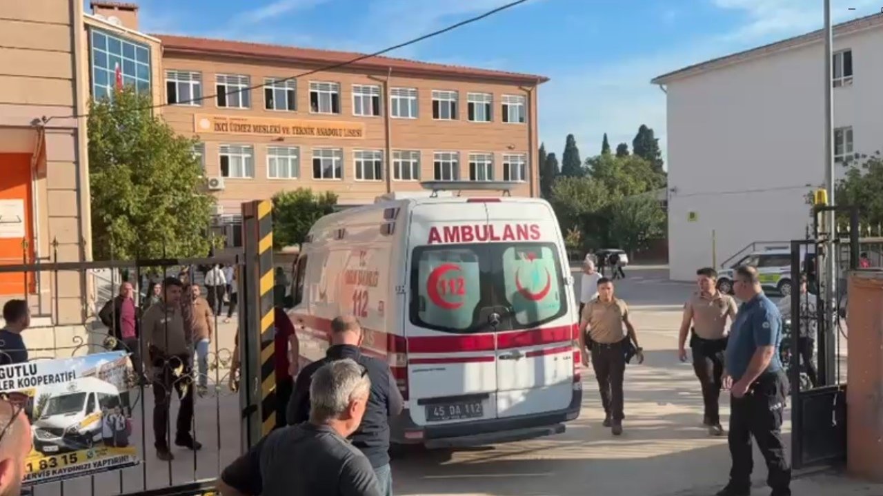 Okula silahlı saldırı! Çok sayıda yaralı öğrenci var