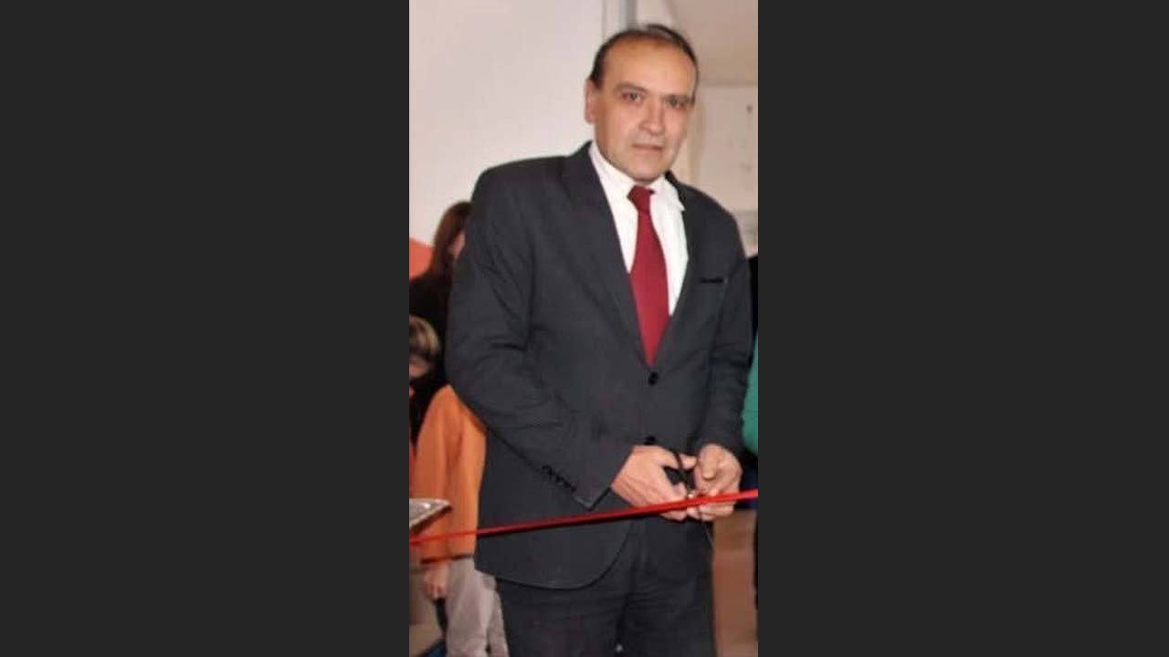 İlkokul müdürü evinde ölü bulundu