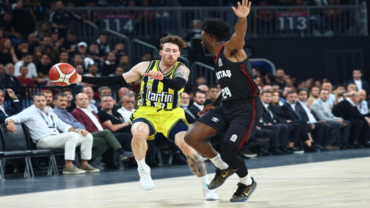 Fenerbahçe Beşiktaş'ı devirip şampiyon oldu