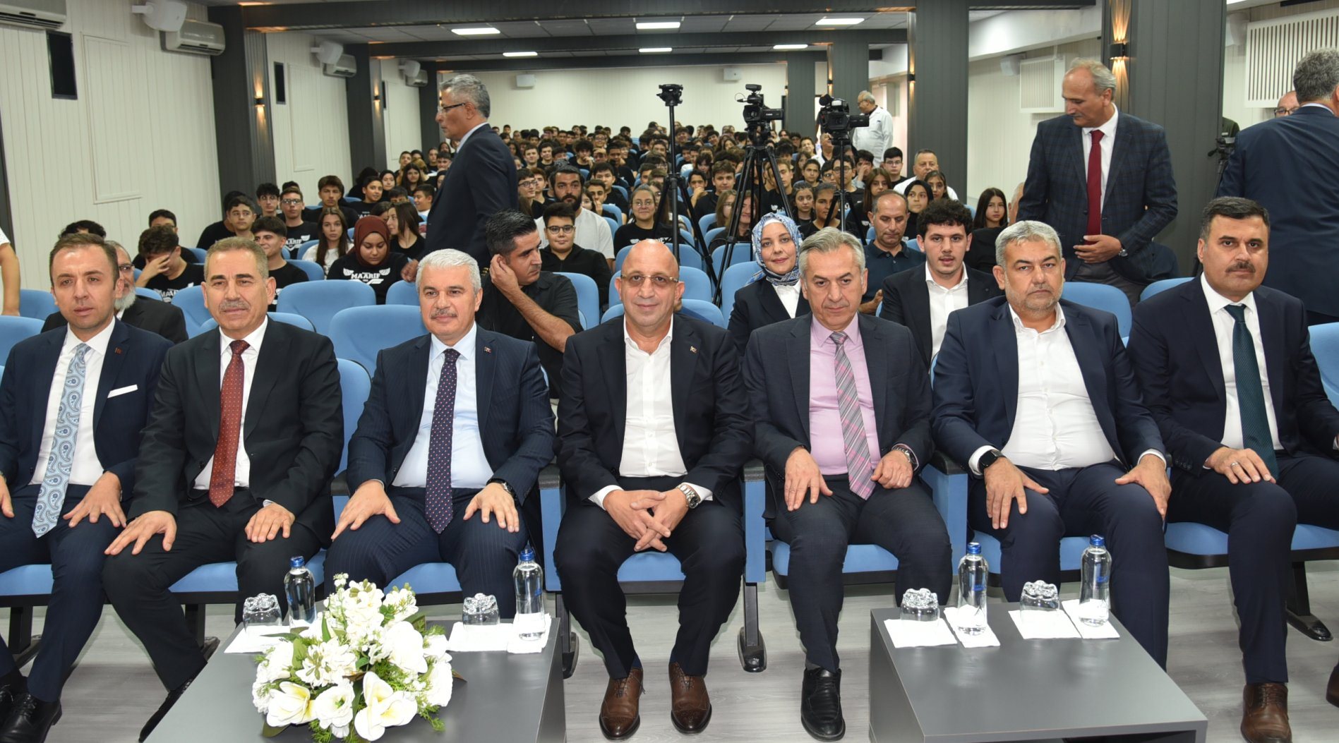 Mekpan Panel Yönetim Kurulu Başkanı Katırcı okulun konferans salonunu yeniledi