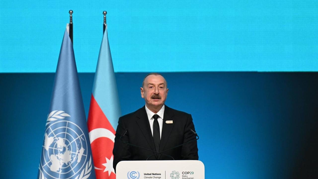 Azerbaycan’da eğitimde yeni dönem! Okullarda başörtüsü kararı