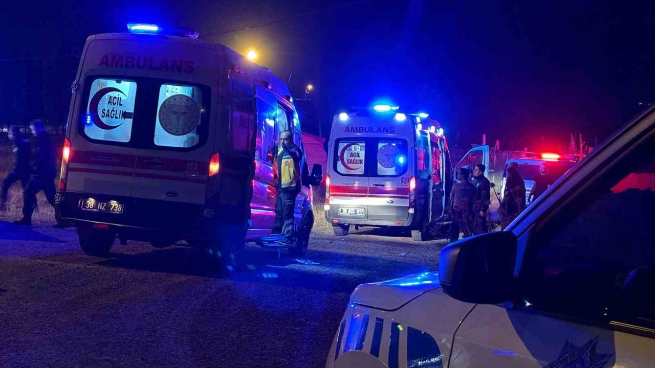 Kardeşiyle tartıştı, bıçaklar çekildi!