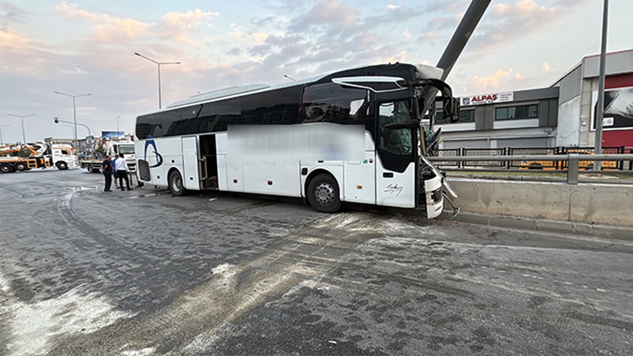 Yolcu otobüsü kaza yaptı! 35 kişi taşıyordu