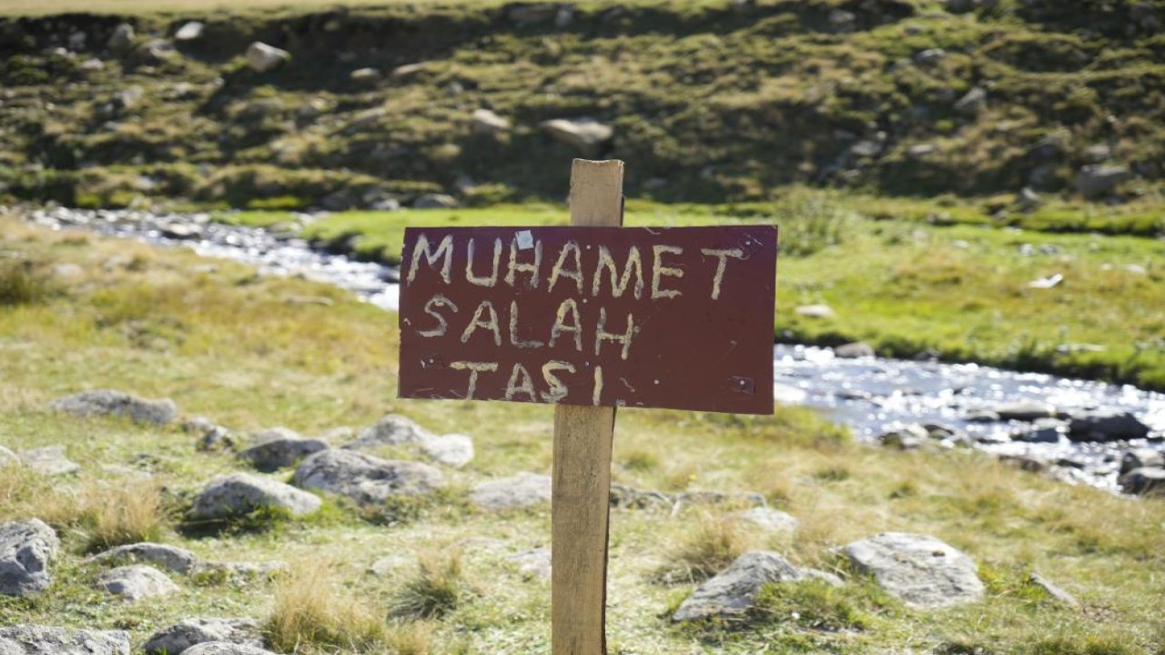 Trabzonsporlular Salah'ın oturduğu taşı çaldı!