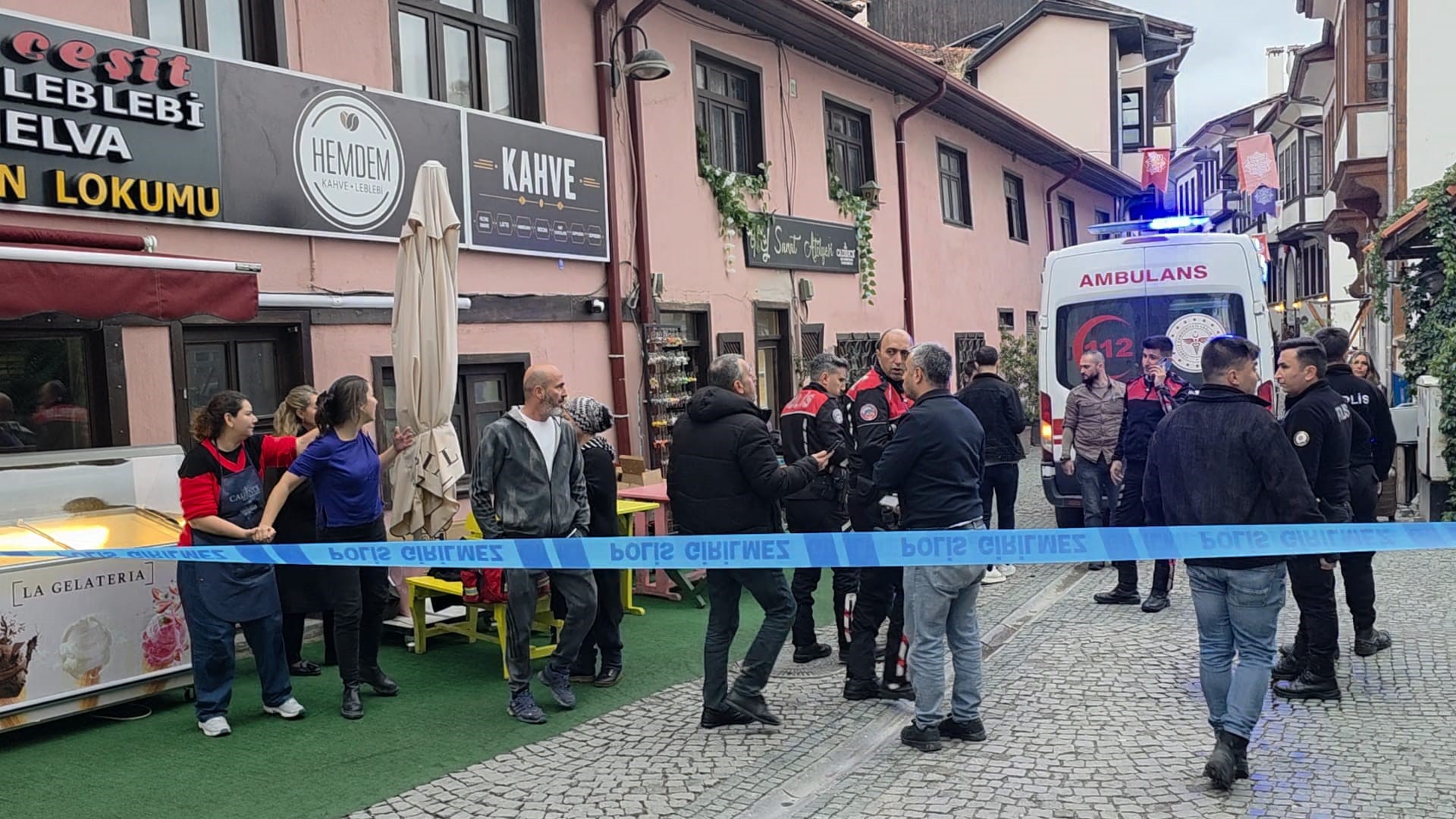 İki çocuk annesi iş yerinde bıçaklanarak öldürüldü!