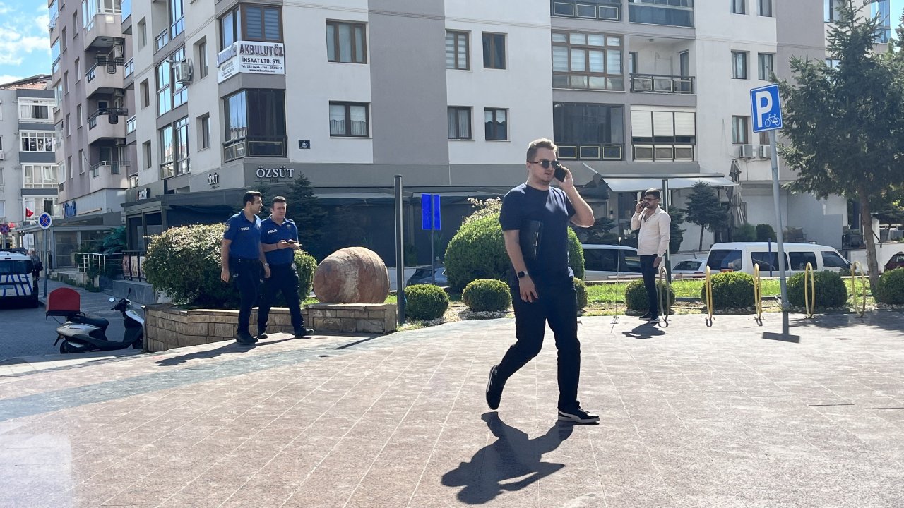İzmir’de belediyeye haciz şoku! İcra memurları başkanın makam kapısına dayandı