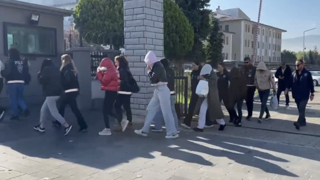 Masaj salonlarına 'fuhuş' baskını: Çok sayıda gözaltı var!