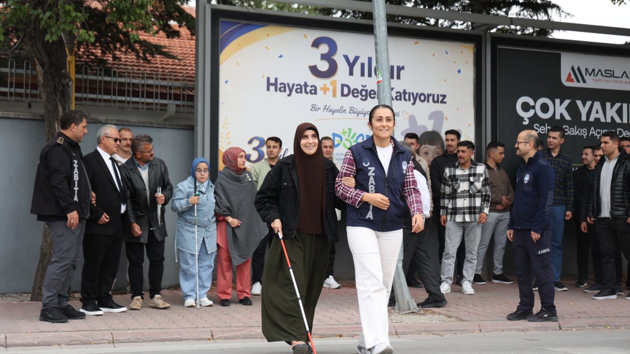 Konya’da zabıtalara özel eğitim! Görme engelliler için sahada uyguladılar