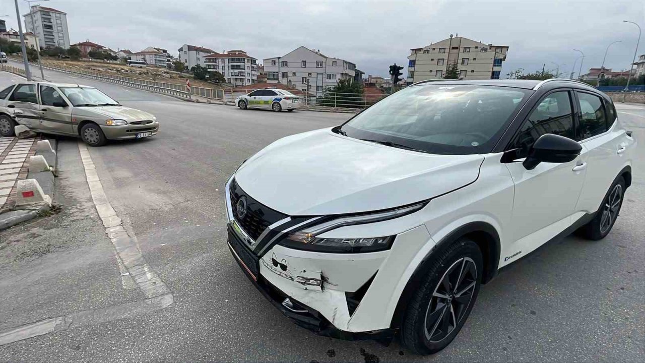 Karaman'da kavşakta kaza