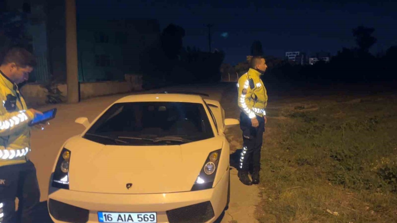 10 milyonluk lüks aracını bırakıp çalılıklara kaçan sürücü uyuyakaldı, polis böyle buldu