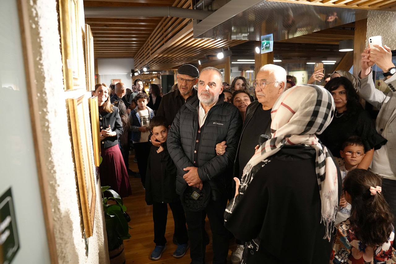 Konya Büyükşehir’den sanatseverlere özel sergi! Ebru eserleri görücüye çıktı