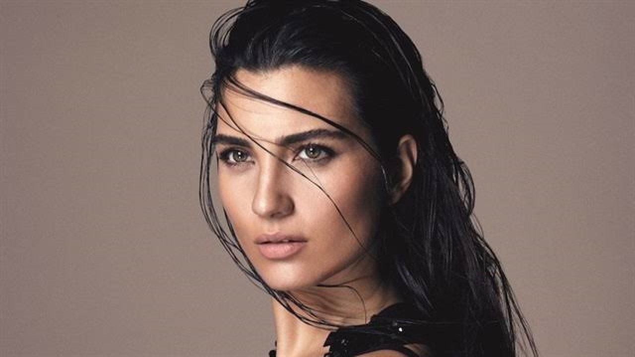 Tuba Büyüküstün kimdir? İşte ünlü oyuncu Büyüküstün kariyeri
