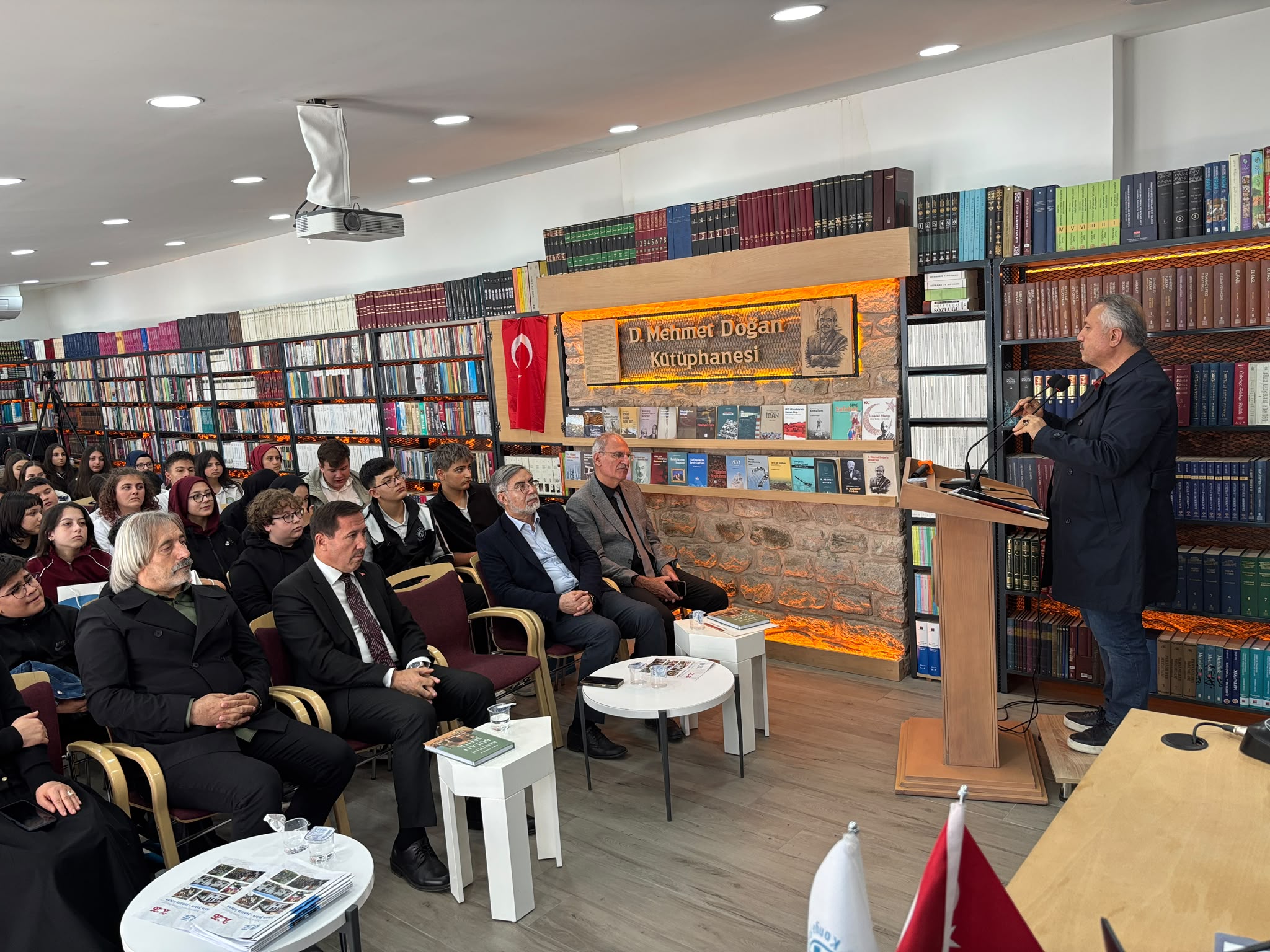 Karatay ve TYB organize etti: Öğrenciler yazarlarla buluştu!