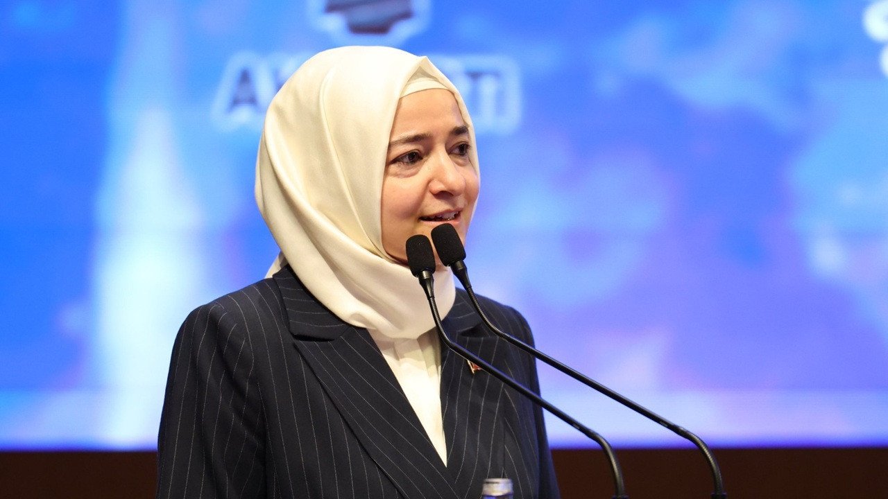 Foncu Fatma Betül Sayan AK Parti'den istifa etti!